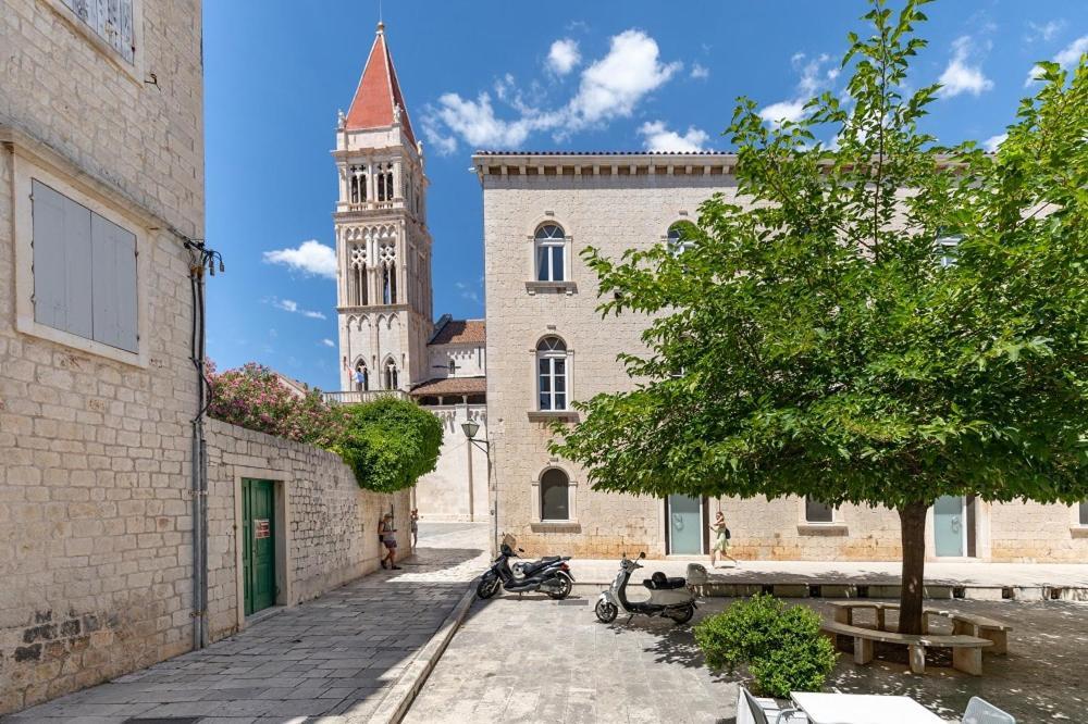 Luxury Apartment Aria Trogir Buitenkant foto